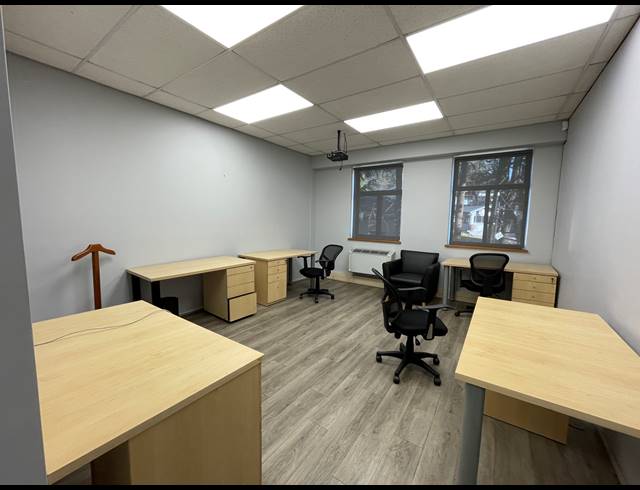 160M² OFFICE TO LET IN LYME PARK